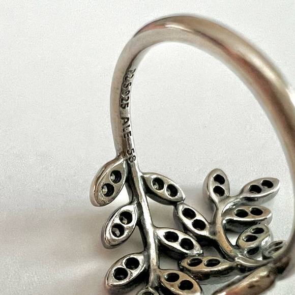 Pandora Sparkling leaves ring collectible - Picture 6 of 12